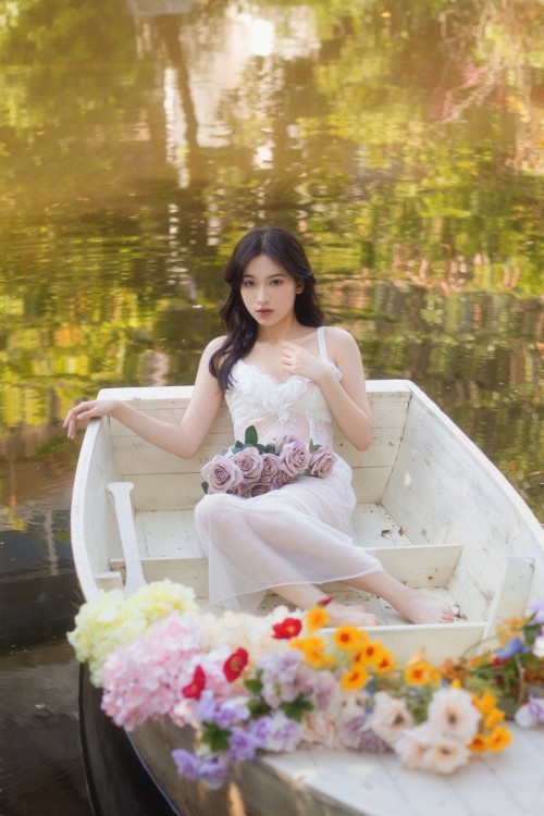 Asian Girl Indoor Art Photography (2524)