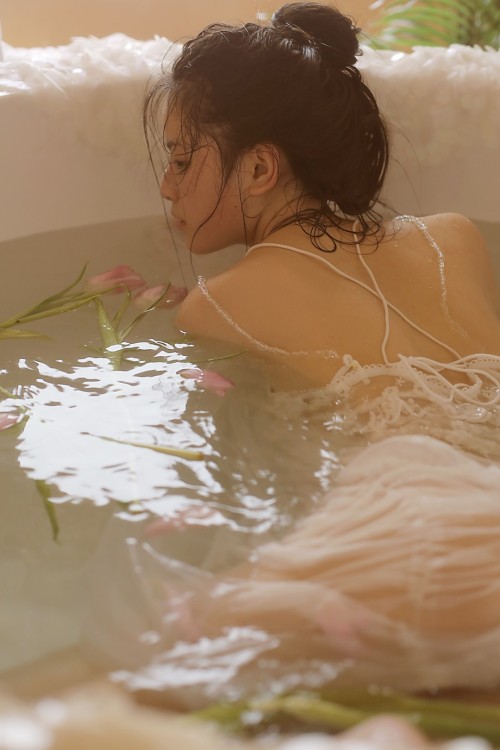 Beautiful Chinese Girl 1 (723)