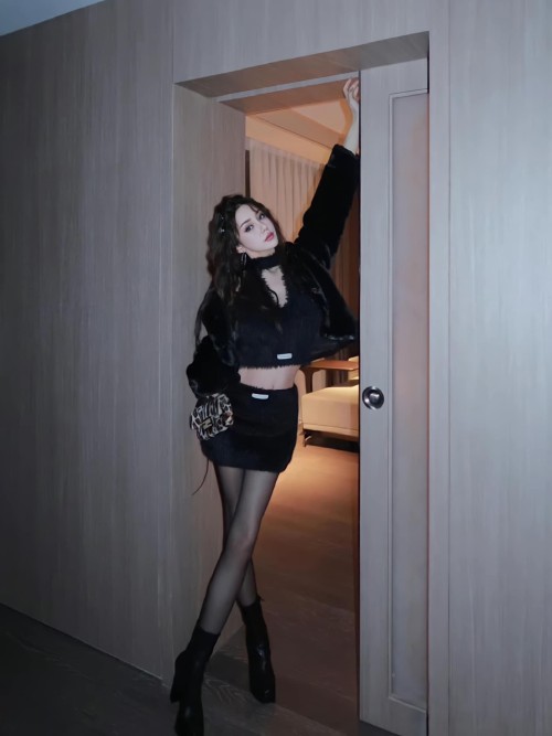 Beautiful Chinese Girl 2 (881)